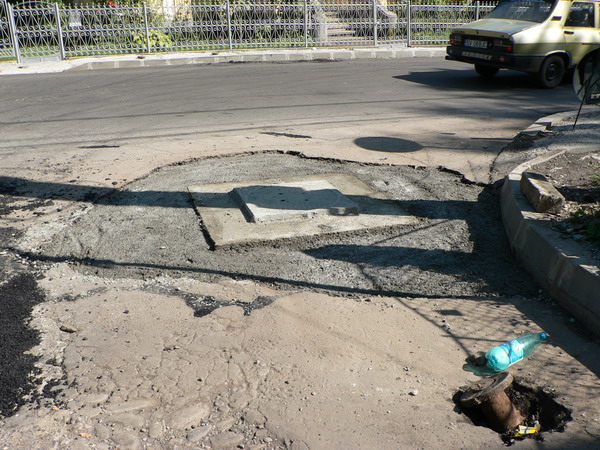 Ridicari capace canal str. Ion Creanga 2.jpg